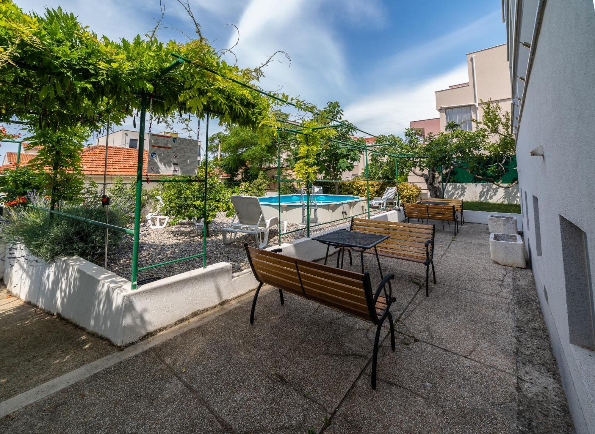 Apartments Turtle Gardens Makarska Exterior photo
