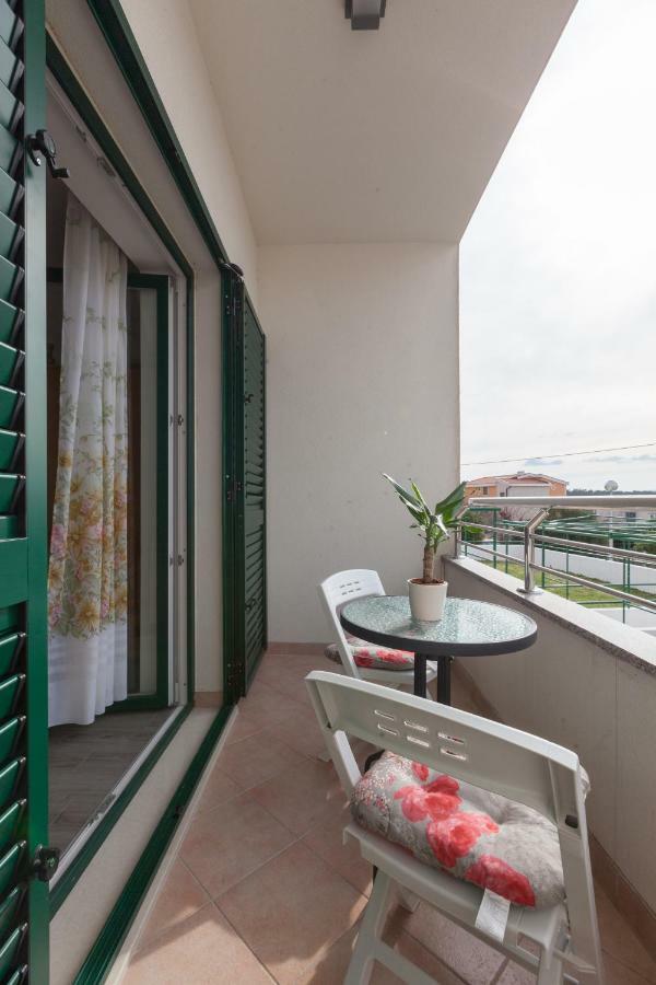 Apartments Turtle Gardens Makarska Exterior photo