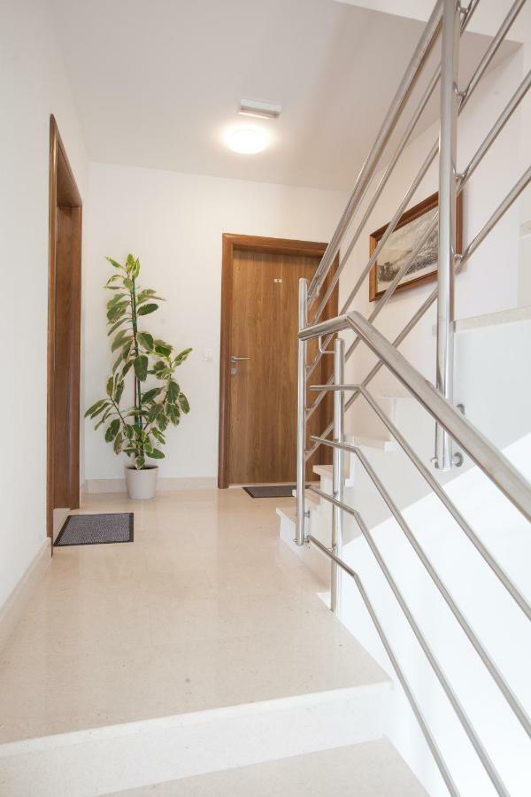 Apartments Turtle Gardens Makarska Exterior photo