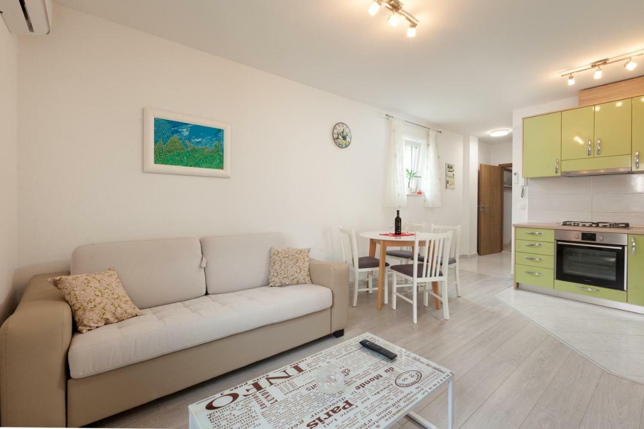 Apartments Turtle Gardens Makarska Exterior photo